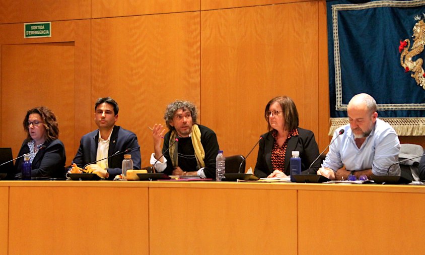 Jordi Barberà, regidor d'Educació, intervenint durant el ple