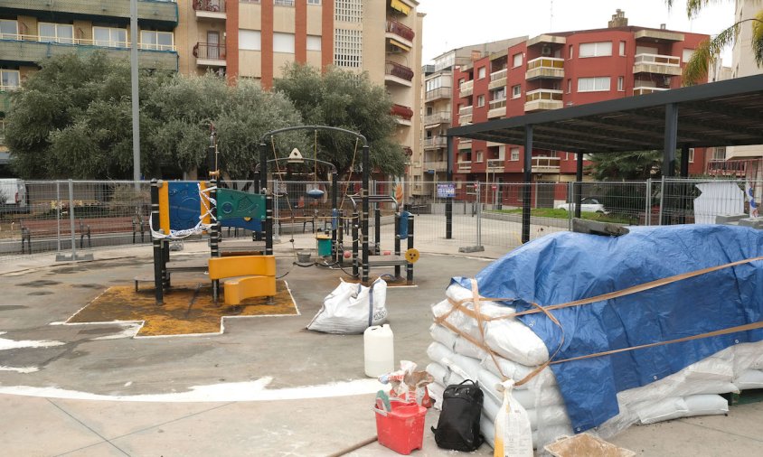 Aquesta mateixa setmana l’empresa adjudicatària ha començat els treballs amb la retirada del cautxú vell