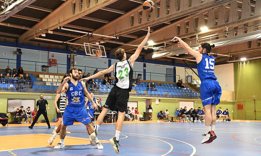 El CB Cambrils va caure derrotat davant el Ploms Salle Reus en el partit disputat ahir al matí al Palau Municipal d'Esports