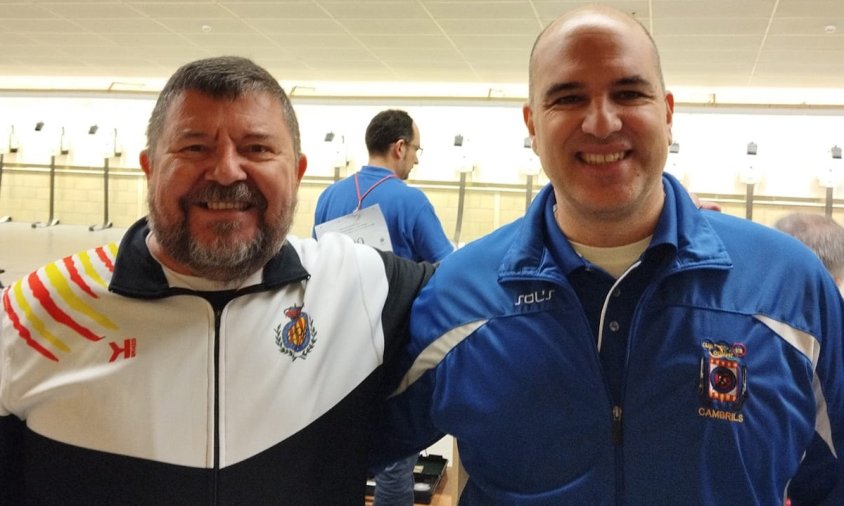 Joan Pallares i Jordi balanyà van ser els dos tiradors del club cambrilenc a la Copa d'Espanya de pistola d'aire