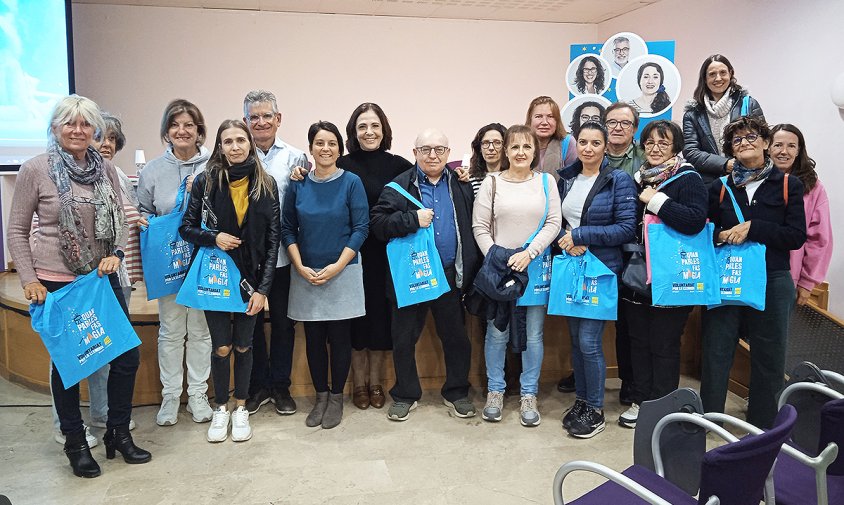 Foto de la presentació del Voluntariat per la llengua a Cambrils, el passat mes de novembre