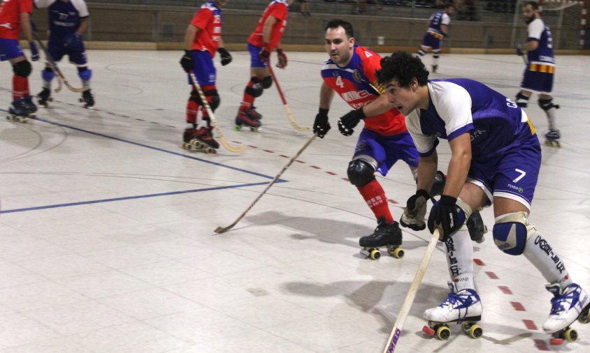 Imatge del partit de la primera volta entre el Cambrils CH i el Ribes Club Patí