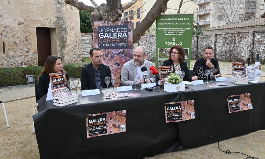 Roda de premsa de presentació de les Jornades de la Galera, ahir al matí a la Torre del Llimó. D'esquerra a dreta: Clàudia Masdéu, Joan Ferrés, Alfredo Clúa, Neus Cárdenas i Xavier Martí