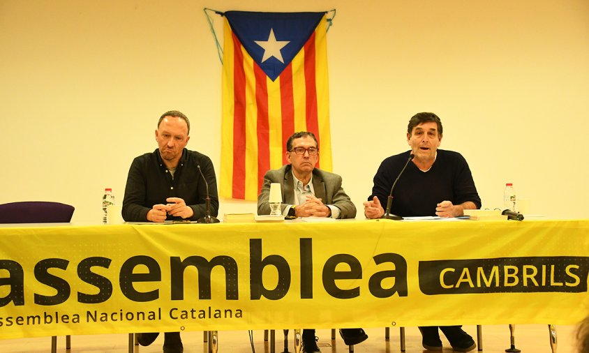 David de Montserrat, Jaume Alonso-Cuevillas i Juli Gutiérrez Deulofeu, ahir, en la xerrada del Centre Cultural