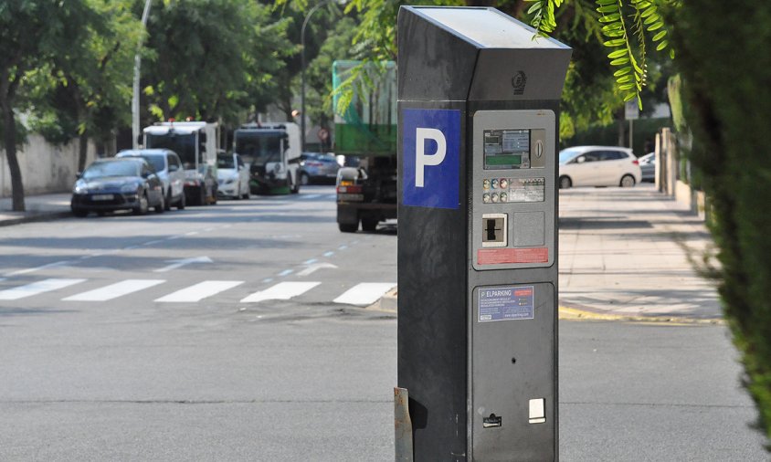 Parquímetre del carrer de Pompeu Fabra, a la zona del Molí d'Avall (Vinyols i els Arcs)