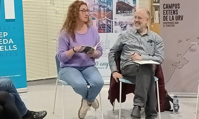 Rosanna Andreu i Jesús M Tibau, ahir, al Club de Lectura Adult de la Biblioteca Josep Salceda i Castells