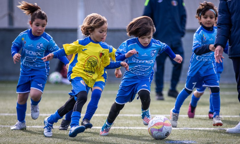 Foto d'un dels partits del futbol base del Cambrils Unió del passat cap de setmana