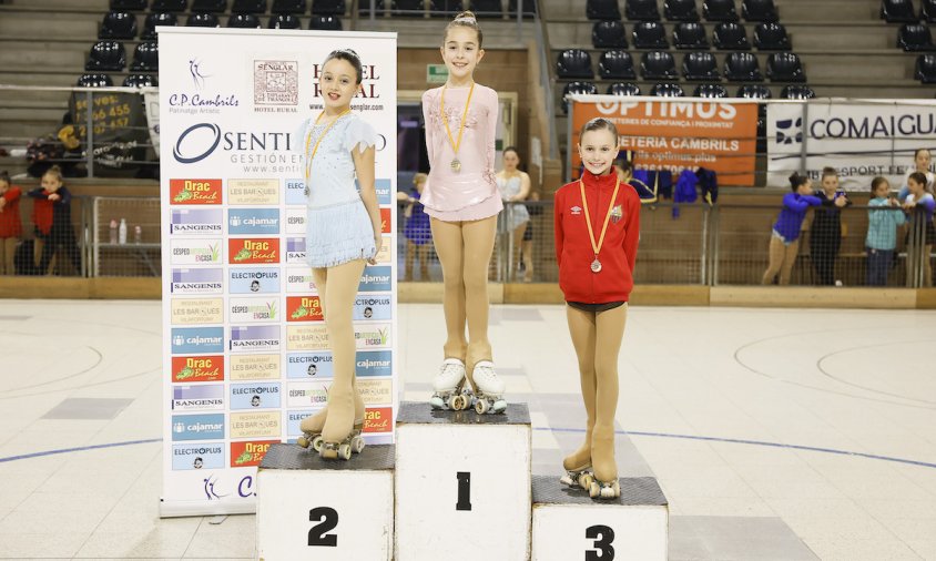 Imatge del podi en categoria benjamí nivell 2 amb Adelia Martínez en primera posició i Blanca Miranda en segon lloc