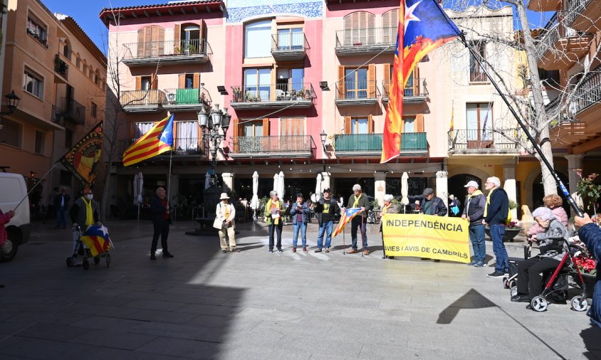 Un moment de la concentració de les Àvies i Avis, ahir al matí, a la plaça de la Vila