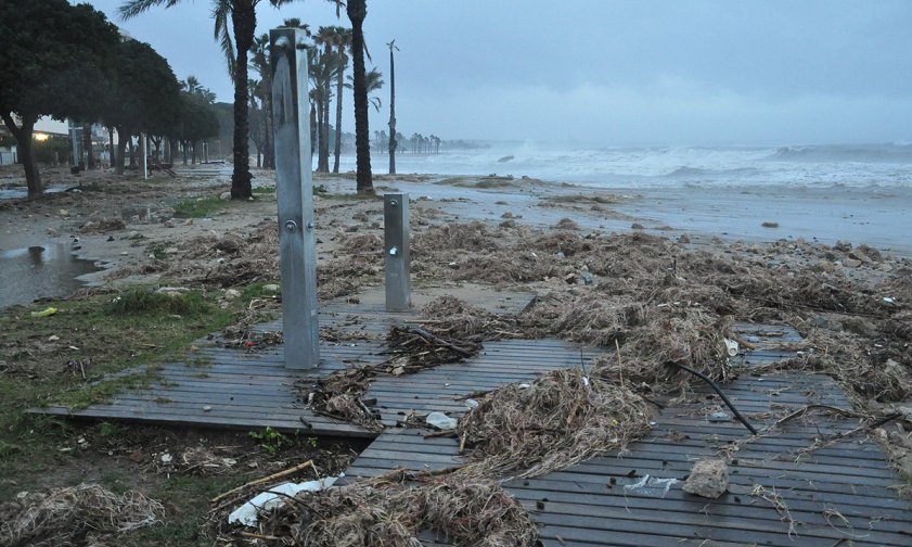 Imatge del temporal Glòria que, el gener de 2020, va arrasar el litoral cambrilenc