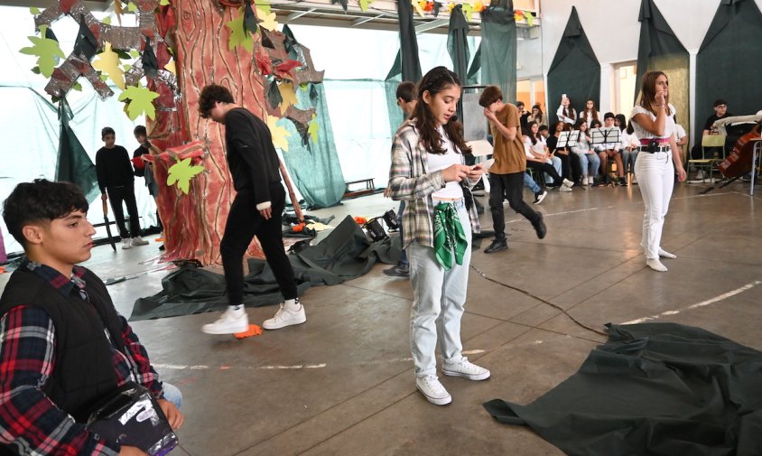 Un moment de la representació teatral presentada ahir al matí a l'escola