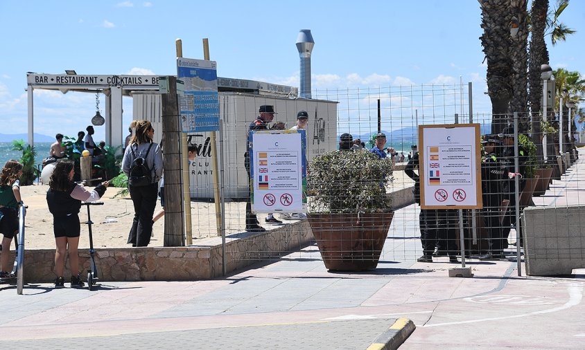 Zona de bloqueig al passeig del Cap de Sant Pere, prop del límit amb el terme municipal de Salou, ahir al migdia