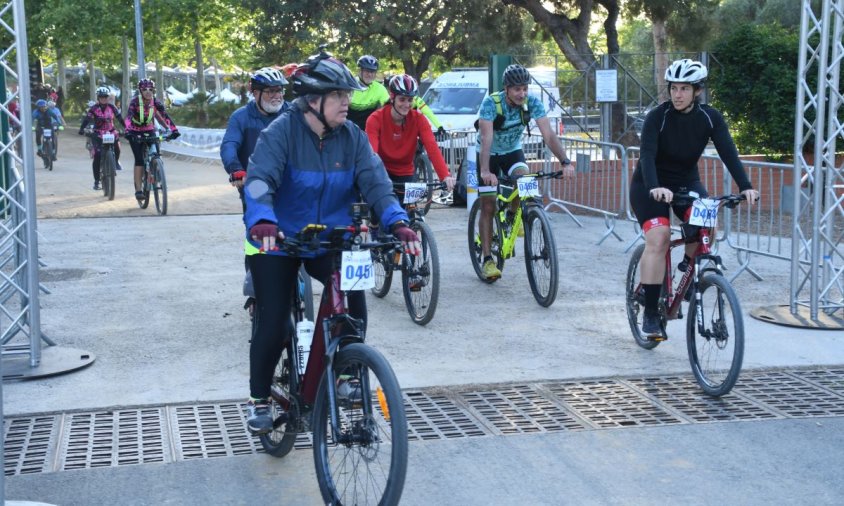 Participants de la Nocturna BTT equipats amb LEDS