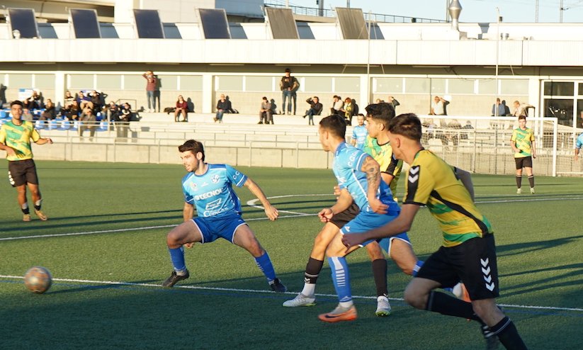 Un moment del partit de la primera volta entre el Cambrils Unió B i el Constantí disputat el passat desembre