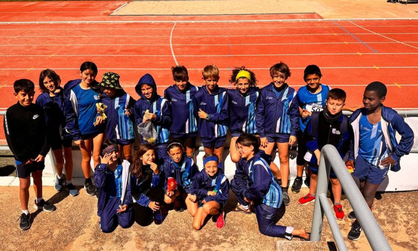 Foto de grup d'atletes del Club Atletisme Cambrils