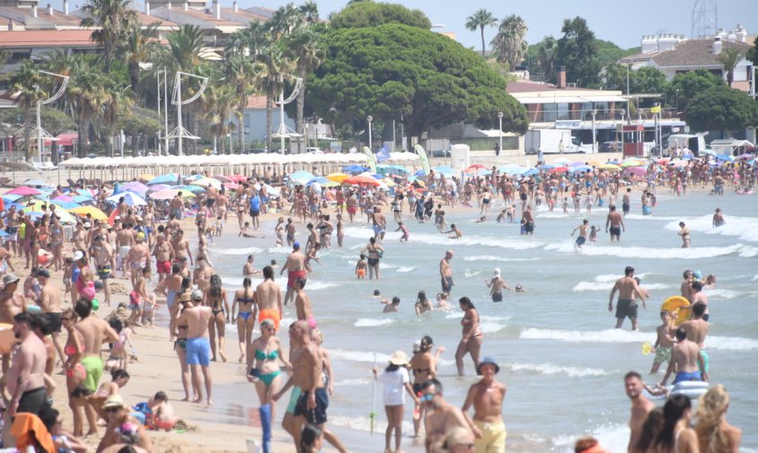 Imatge de la platja del Regueral, l'agost de l'any passat