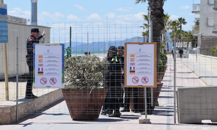 Es va bloquejar el passeig mitjançant barreres de formigó i tanques metàl·liques