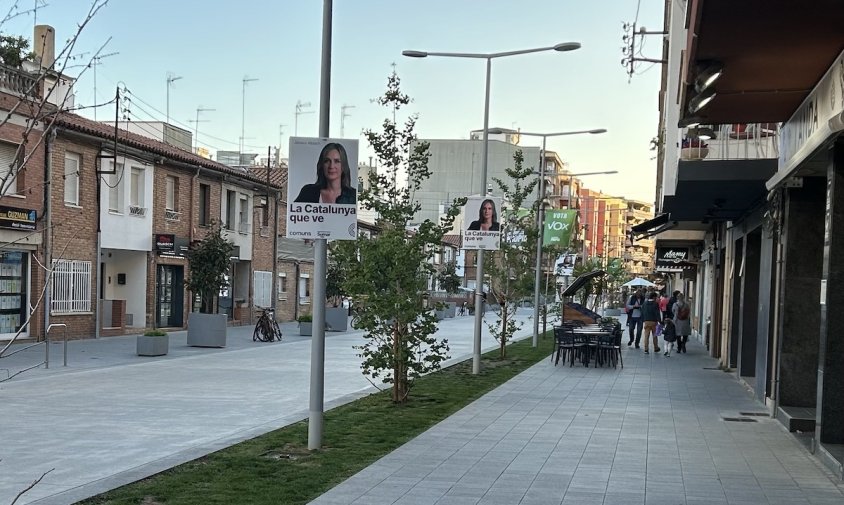 Imatge d'alguns cartells electorals penjats a la rambla de Jaume I