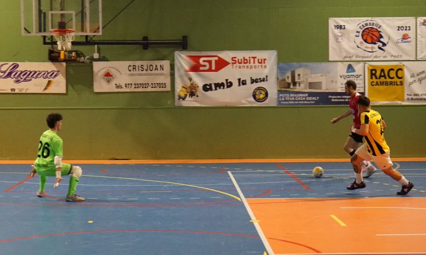 Jugada del primer gol del CFS Laguna en el partit disputat el passat dissabte al vespre al Palau Municipal d'Esports