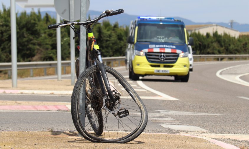 Imatge de la bicicleta després de l'accident a la T-310