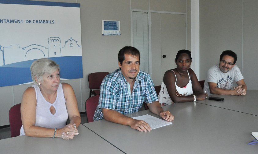 Roda de premsa de l'AdC, aquest matí. D'esquerra a dreta: M. Asunción Badia, Ivan Sanz, Tamara Pérez i Gerardo Olivera