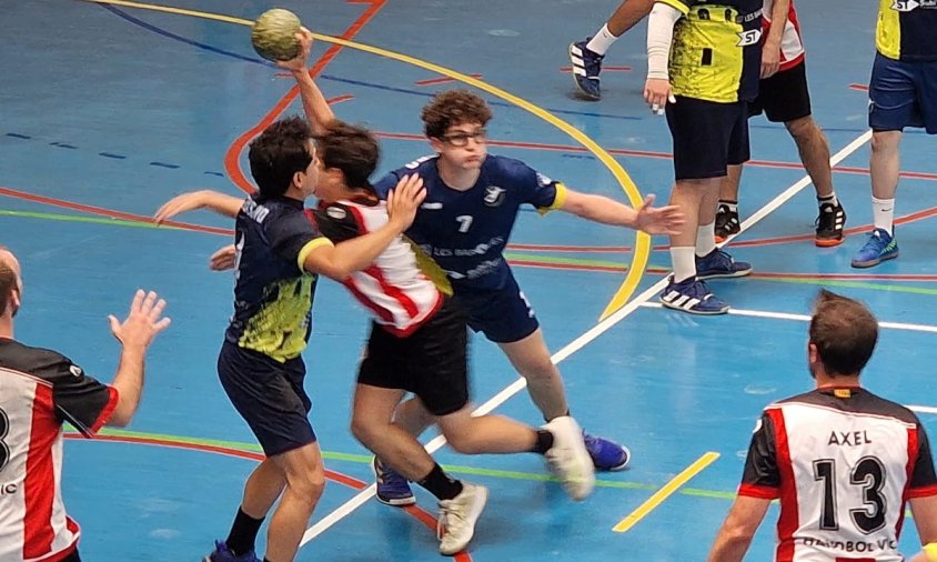 Un moment del partit del CH Cambrils contra el CH Vic