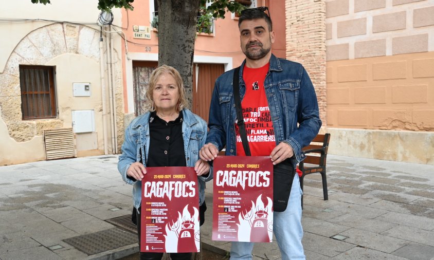 La regidora de Festes, Teresa Recasens, i el president del Ball de Diables Els Cagarrieres, Jacob Gil, ahir en la roda de premsa de presentació del Cagafocs