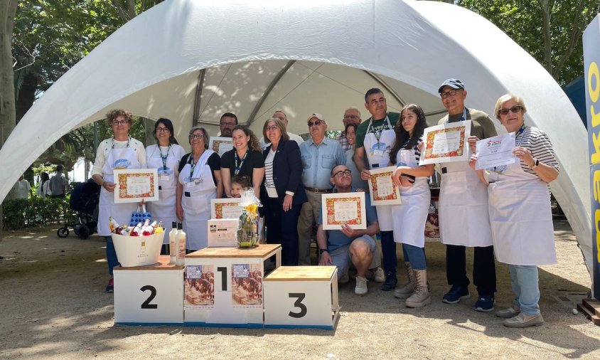 Foto de grup dels participants amb els seus diplomes