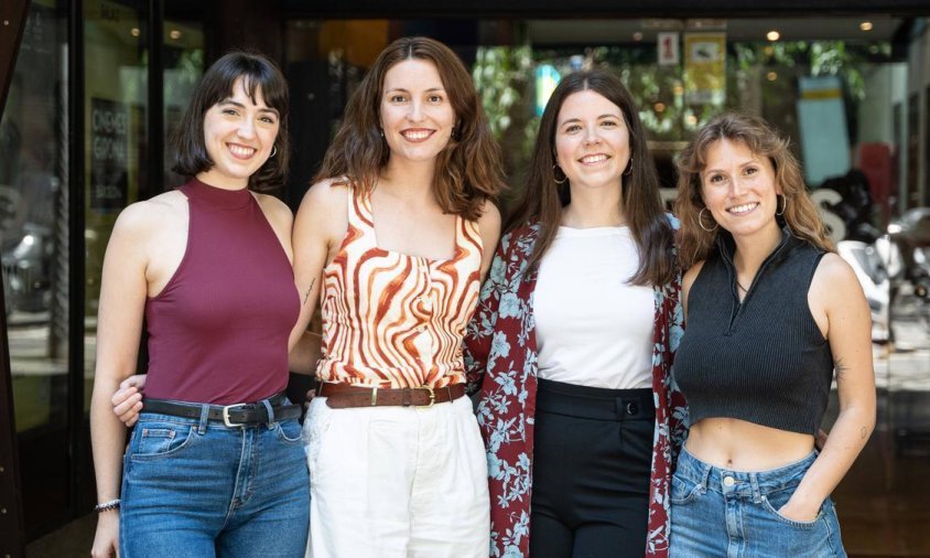 Imatge de la preestrena als cinemes Girona. D'esquerra a dreta, Clàudia Garcia de Dios, Ariadna Fortuny, Mònica Tort i Mònica Cambra