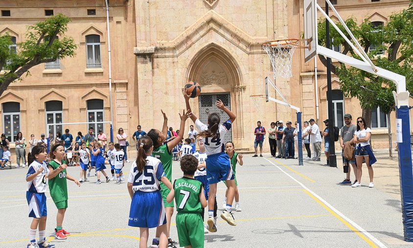 Els partits de minibàsquet es van disputar al pati de la Salle, aquest passat dissabte matí i tarda