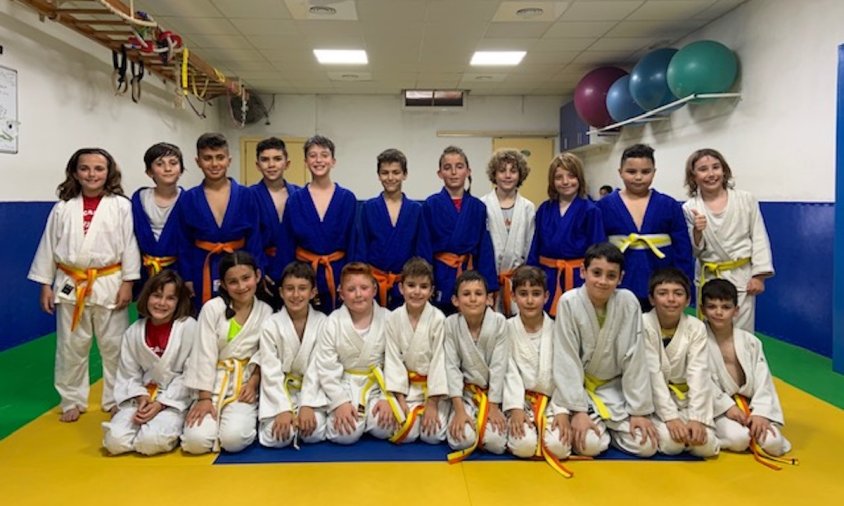 Foto de grup de judokes del club Dojo Cambrils