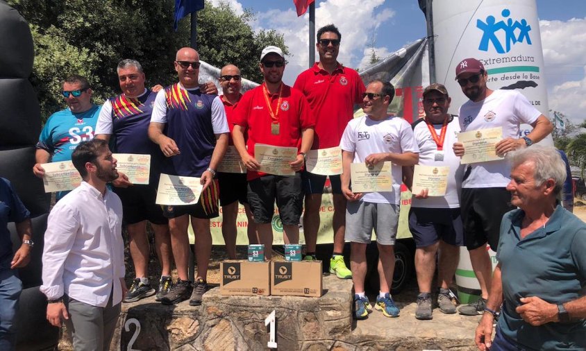 El cambrilenc Antoni Ruiz Nat al podi amb la selecció catalana en segona posició