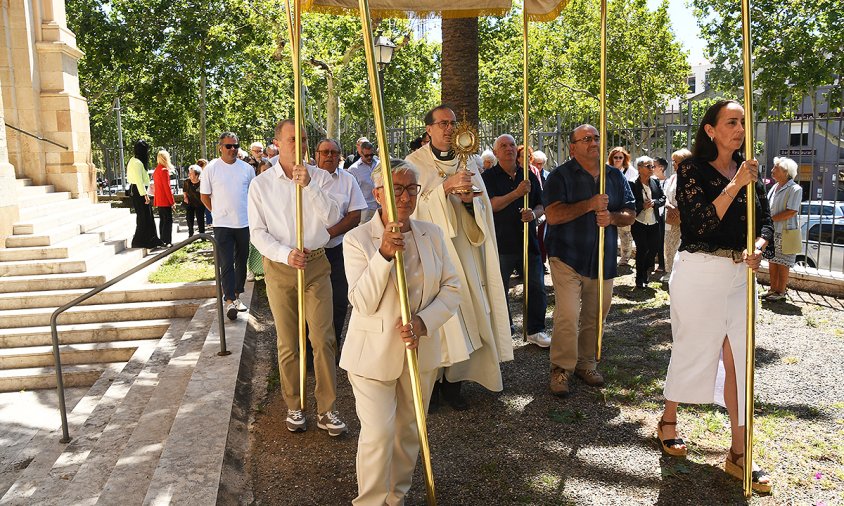 Dues dones van ser portadores de les vares del tàlem, per primera vegada a la història