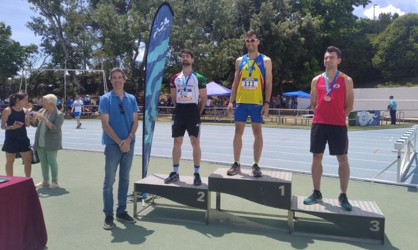 Carles Doz, al centre de la imatge, va aconseguir dues medalles d'or i una de plata