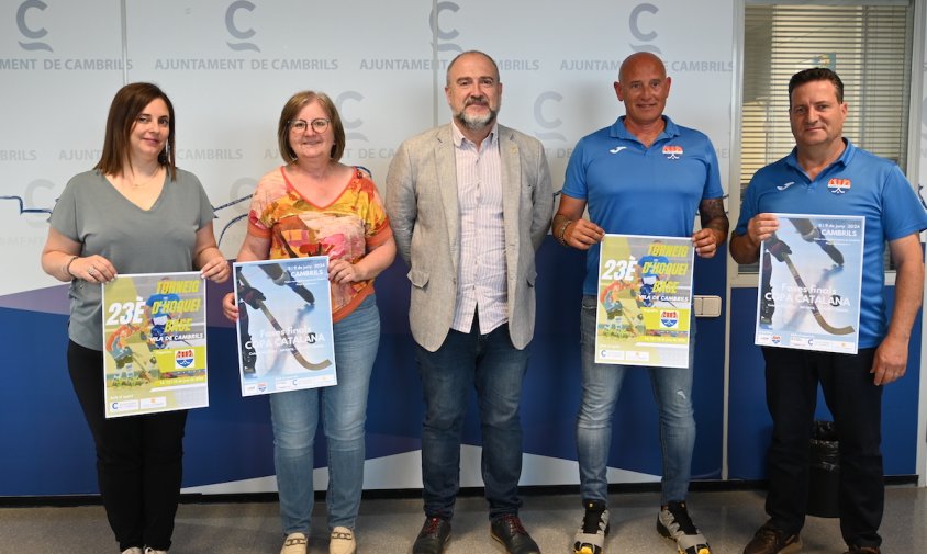 Imatge de la roda de premsa de presentació de les competicions. D'esquerra a dreta: Laura Piñol, Camí Mendoza, Alfredo Clúa, Sam Peribañez i Jordi Fernández