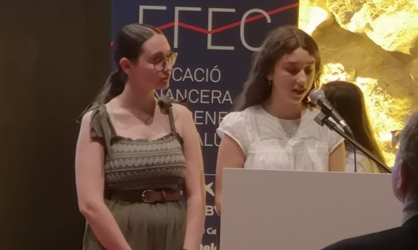 Les dues alumnes del col·legi Cardenal Vidal i Barraquer que han estat premiades