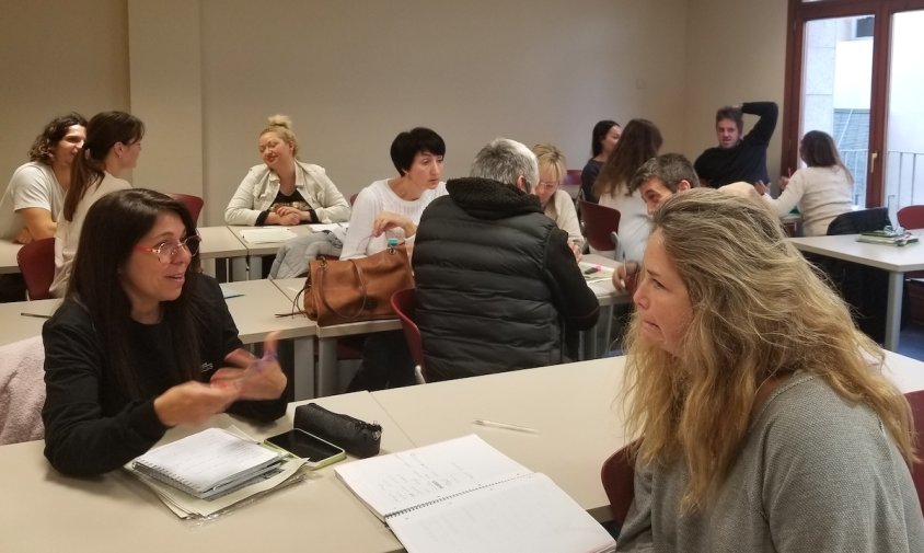 Alumnes del curs bàsic de català al Centre Cultural i Ocupacional