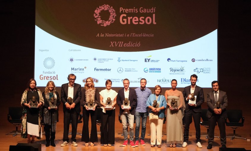 Foto de grup dels premiats amb els guardons de la Fundació Gresol