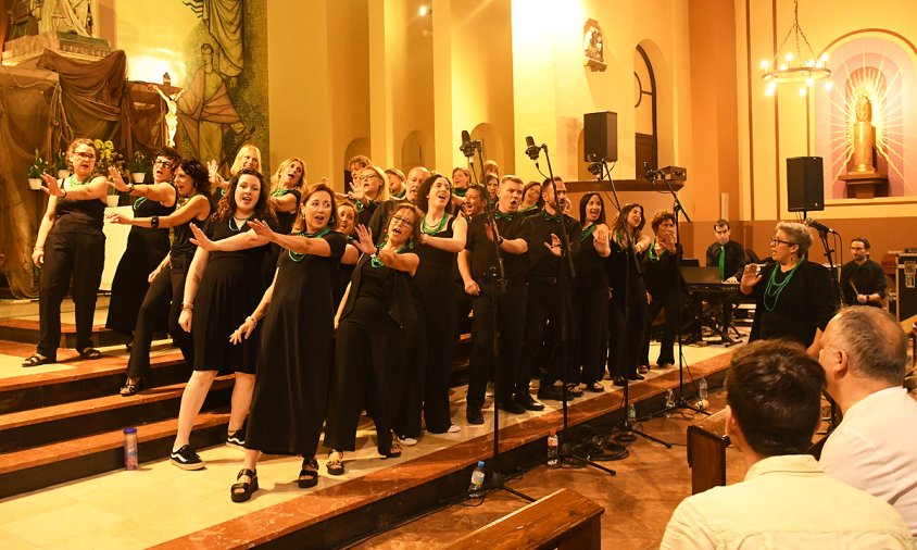 Els Gospel Hoppers, en un moment de la seva actuació, ahir al vespre, a l'església parroquial de Sant Pere