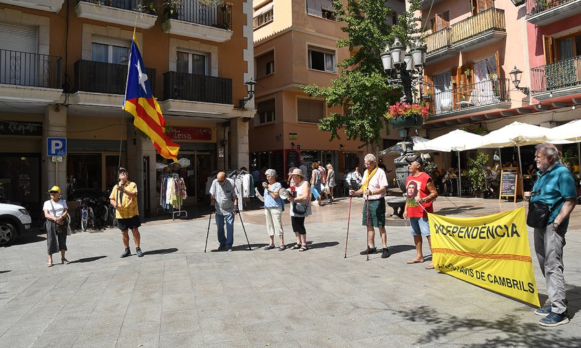 Les àvies i Avis, ahir, a la plaça de la Vila