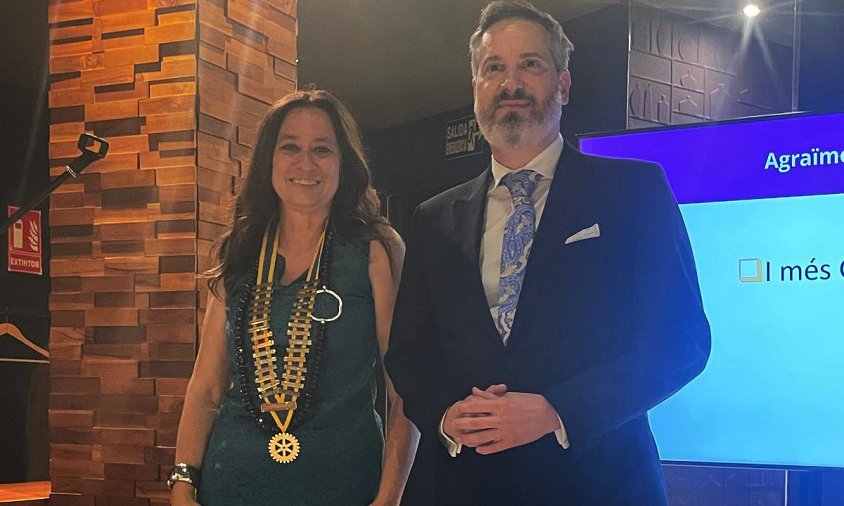 Aurora Fornos, la nova presidenta del Rotary Cambrils al costat de Joan Ball-llosera, el president sortint