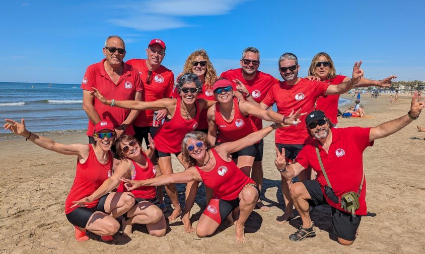 Foto de grup dels membres del Club Rem Cambrils que van participar a la regata de Vilanova