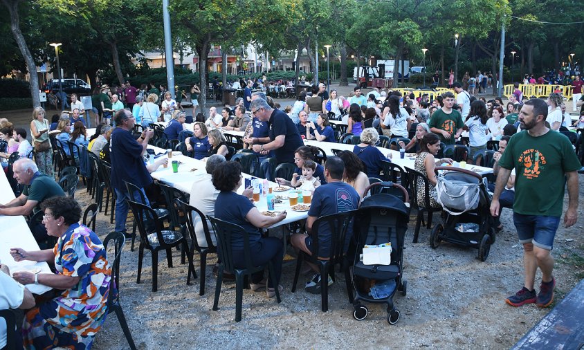 El sopar es va celebrar davant de l'escenari del parc del Pescador