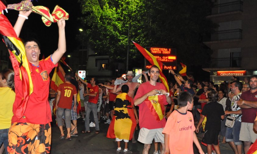 Imatge de la celebració, a la plaça de la Constitució, del triomf de la selecció espanyola al Mundial de 2010