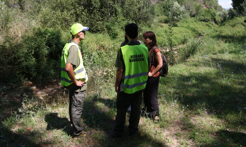 Un parell d'informadors ambientals a l'Albereda de Santes Creus