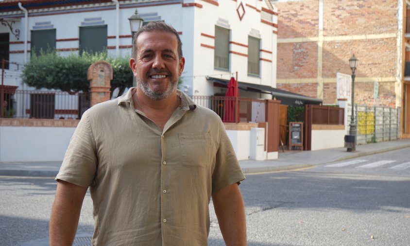 Enric Daza a la part del carrer de Mossén Jacint Verdaguer que serà la nova plaça del Mercat