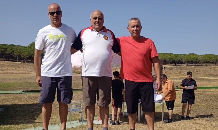 Ruiz Nat, a l'esquerra, recollint la seva medalla de plata