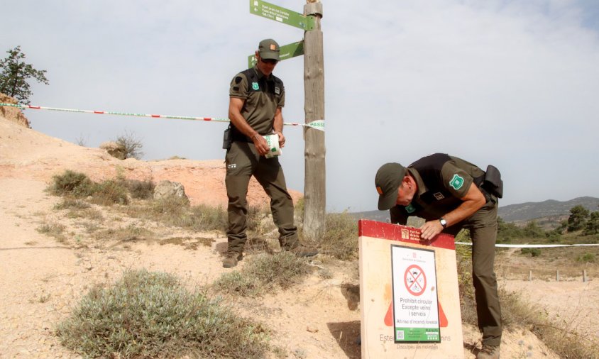 Dos agents rurals tanquen l'accés al Parc Natural de la Serra de Montsant, a Albarca