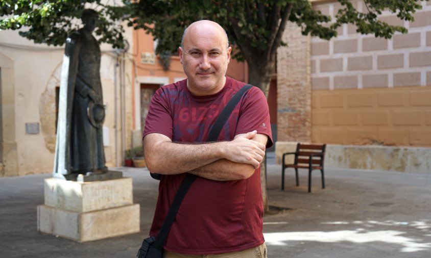 Ignasi Martí a la plaça de l'Església de Santa Maria