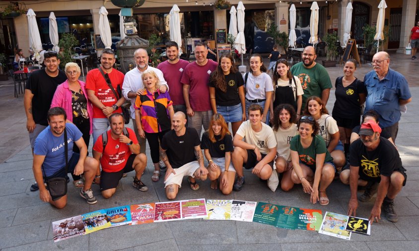 Foto de família dels representants de les entitats i les autoritats